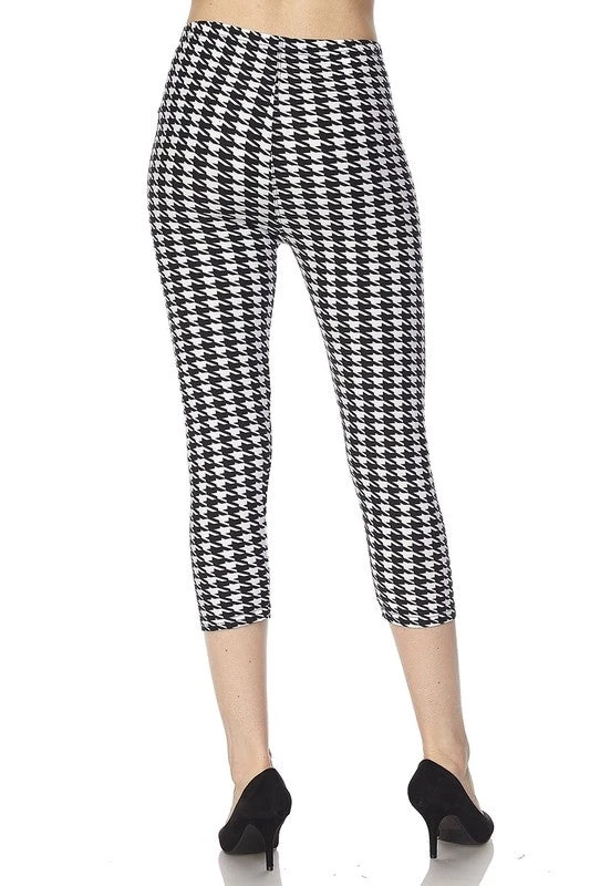 2NE1 Apparel Black & White Houndstooth Capri Leggings - Plus 7 2NE1 Apparel Black & White Houndstooth Capri Leggings - Plus