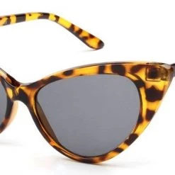 Cramilo Eyewear Retro Cat Eye Sunglasses In Tortoiseshell