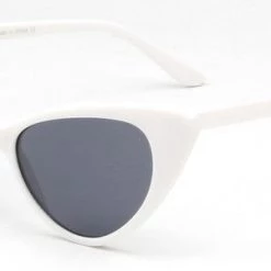 Cramilo Eyewear Retro Cat Eye Sunglasses In White
