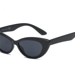 Cramilo Retro Cat Eye Sunglasses In Black